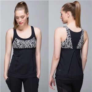 Lululemon Run Ta Ta Topper Shirt Tank Racerback Black White Tropical Leaf 2 XS